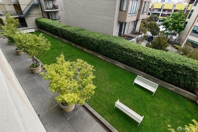NEW PRICE! Stellar spacious and bright view 2BR/2BA condominium - photo 21
