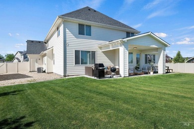 Welcome Home to this Carriage Hill Beauty! As you enter this - photo 22