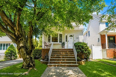 Welcome to this beautifully maintained detached colonial located - photo 3
