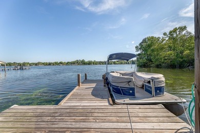 This beautifully renovated 5-bedroom, 3-bath Lake Marion - photo 4