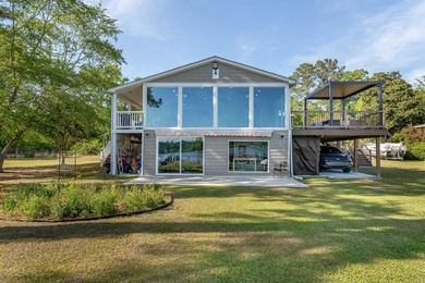 This beautifully renovated 5-bedroom, 3-bath Lake Marion - photo 6