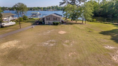This beautifully renovated 5-bedroom, 3-bath Lake Marion - photo 7