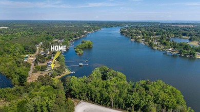 This beautifully renovated 5-bedroom, 3-bath Lake Marion - photo 9