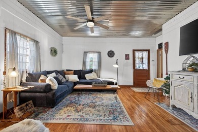 Charming and full of character, this cozy 2-bedroom, 1-bath - photo 13