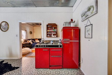 Charming and full of character, this cozy 2-bedroom, 1-bath - photo 17