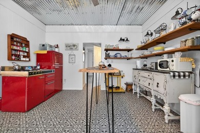Charming and full of character, this cozy 2-bedroom, 1-bath - photo 18