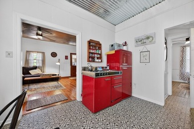 Charming and full of character, this cozy 2-bedroom, 1-bath - photo 21