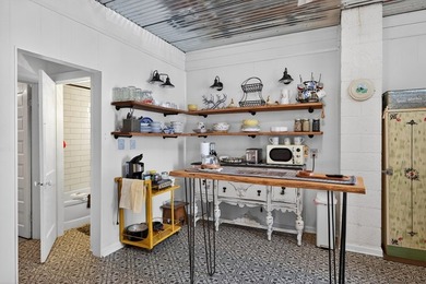 Charming and full of character, this cozy 2-bedroom, 1-bath - photo 24