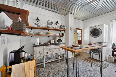 Charming and full of character, this cozy 2-bedroom, 1-bath - photo 25