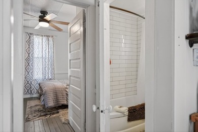 Charming and full of character, this cozy 2-bedroom, 1-bath - photo 27