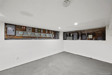 Fully Renovated Mixed-Use Property for Sale This turnkey, fully - photo 34