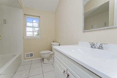 Rare opportunity for investor or end user to own a spacious - photo 6