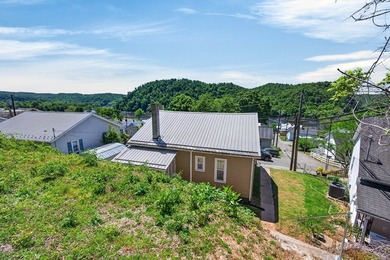 Charming and full of character, this cozy 2-bedroom, 1-bath - photo 41