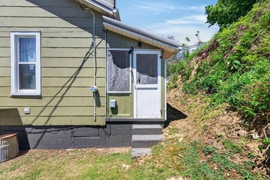 Charming and full of character, this cozy 2-bedroom, 1-bath - photo 44