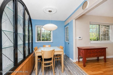 A first floor garden condo in Foxwood Square that comes with the - photo 8