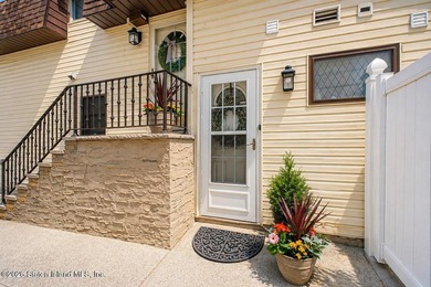 ***93 Mimosa Lane***Welcome to this absolutely stunning home - photo 4