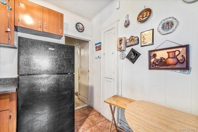 Nice 2-family home in the heart of Jamaica, featuring a - photo 13