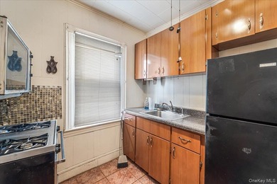 Nice 2-family home in the heart of Jamaica, featuring a - photo 14