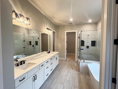 Welcome to this custom-built Modern Farmhouse, perfectly - photo 17