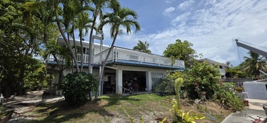 3-bedroom, 2-bath waterfront stilted home offers the perfect - photo 21