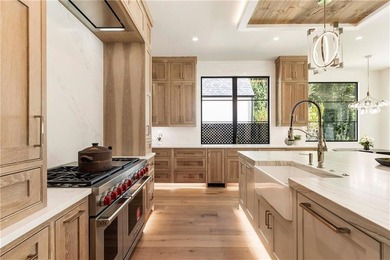 Modern Luxury meets sophisticated elegance in this stunning - photo 24