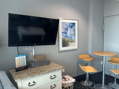 Wake up to the ocean in this beautiful well maintained 1BR/1BA