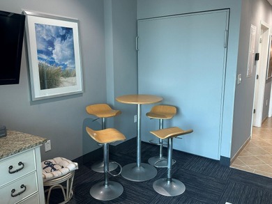 Wake up to the ocean in this beautiful well maintained 1BR/1BA