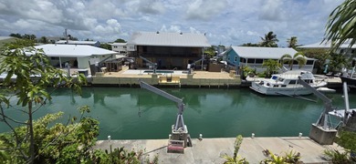 3-bedroom, 2-bath waterfront stilted home offers the perfect - photo 38