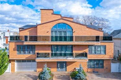 Luxury AND elegance Two-Family Home with Elevator, Rooftop, and - photo 2