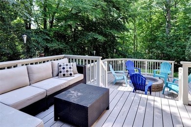 Beautifully situated at the end of a cul-de-sac in the desirable - photo 5