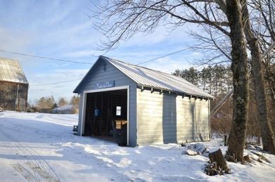Antique 1829 farmhouse set on 8.34 scenic acres with water - photo 4