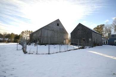 Antique 1829 farmhouse set on 8.34 scenic acres with water - photo 9