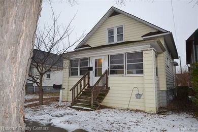 Detroit River Home Active Under Contract in Wyandotte Michigan