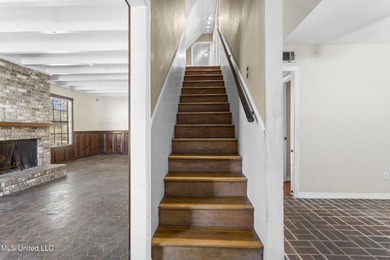 Rare opportunity to own a spacious home with an in-ground pool - photo 12