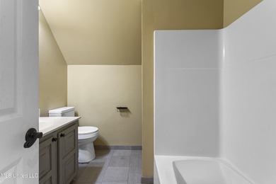 Rare opportunity to own a spacious home with an in-ground pool - photo 17