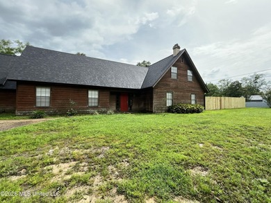Rare opportunity to own a spacious home with an in-ground pool - photo 19