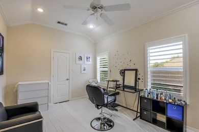 LOCATION LOCATION LOCATION! THIS IS THE ONE! You definitely want - photo 30