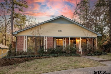 This comfortable home is nestled back in the pine trees on a - photo 3