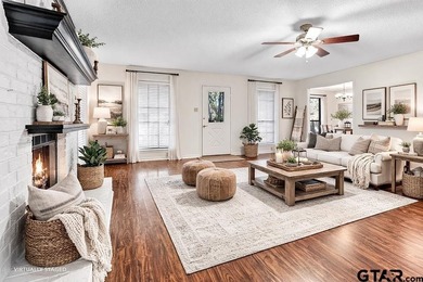 This comfortable home is nestled back in the pine trees on a - photo 5