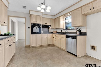 This comfortable home is nestled back in the pine trees on a - photo 10