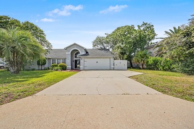 REO. Spacious 4-bedroom, 2-bath home with a screened inground - photo 4