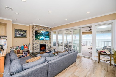 Custom wood frame stucco finish house. Home on the beach - photo 4
