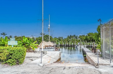 Beautiful end ground floor and corner unit. Enjoy the waterfront - photo 33