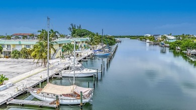 Beautiful end ground floor and corner unit. Enjoy the waterfront - photo 34