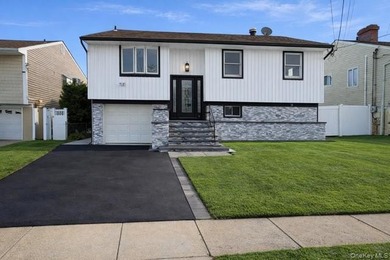 An absolute magnificent completely redone waterfront home in - photo 1