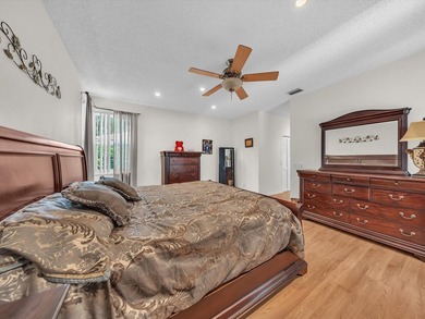 Beautiful maintained 2397 square feet ,4-bedroom, 2.5 -bath - photo 22