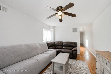Welcome to this beautifully maintained 3-bedroom semi-attached - photo 4