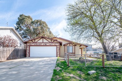 Lake Home For Sale in Lake Hughes, California