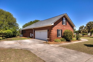 Completely remodeled wonderful 4BR, 3BA waterfront home - photo 4