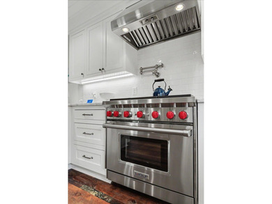 Welcome to your own Sullivan's Island retreat, where timeless - photo 12